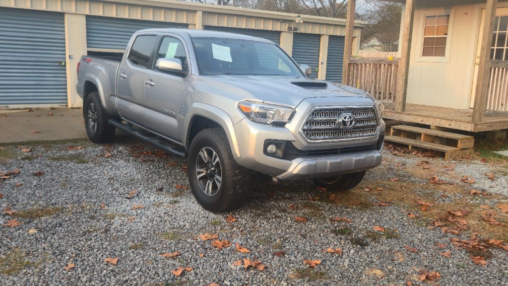 2017 Toyota Tacoma TRD Sport's photo